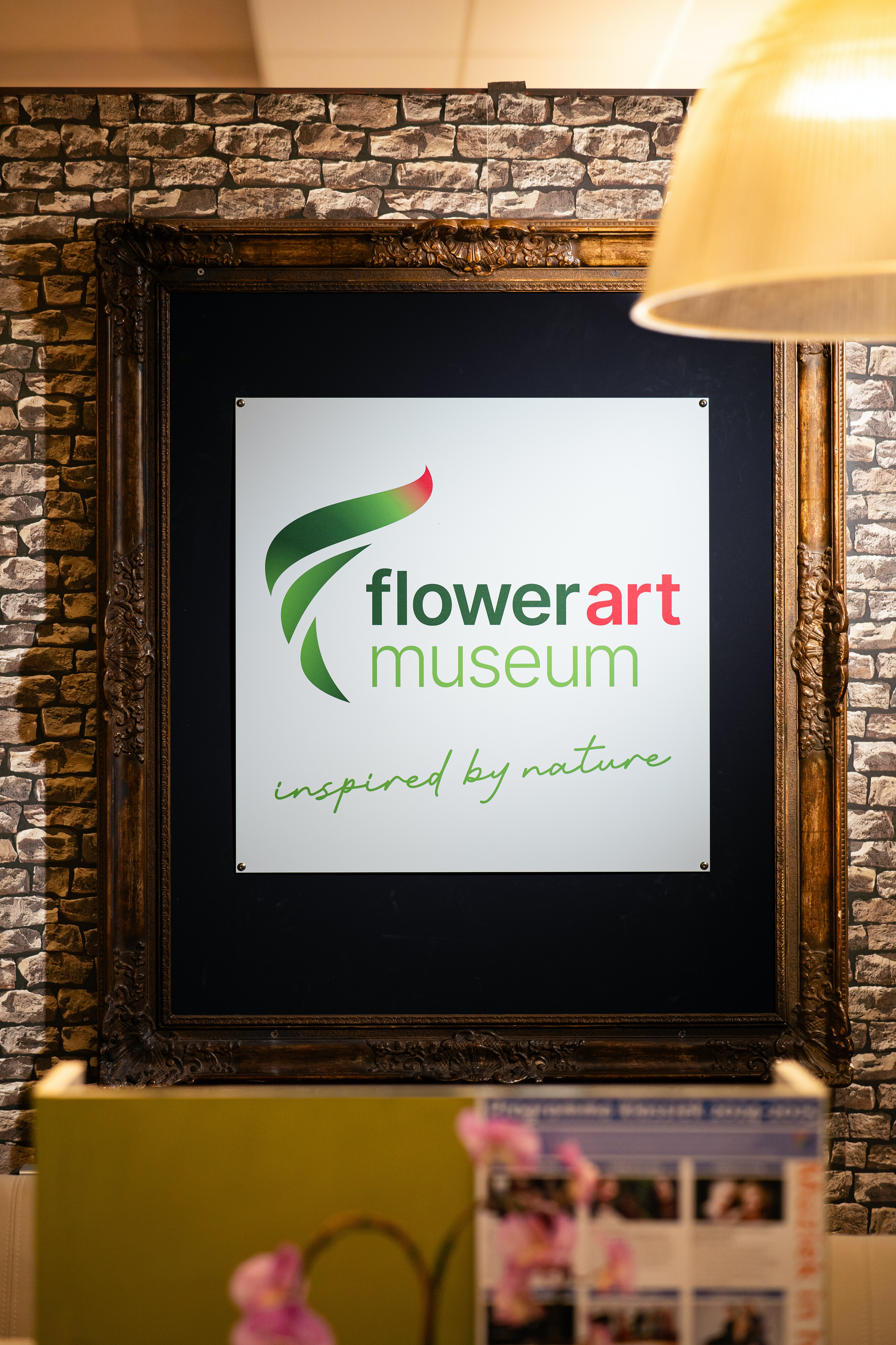 Logo bij entree